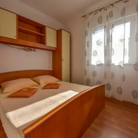 Apartment Zdravko Srima
